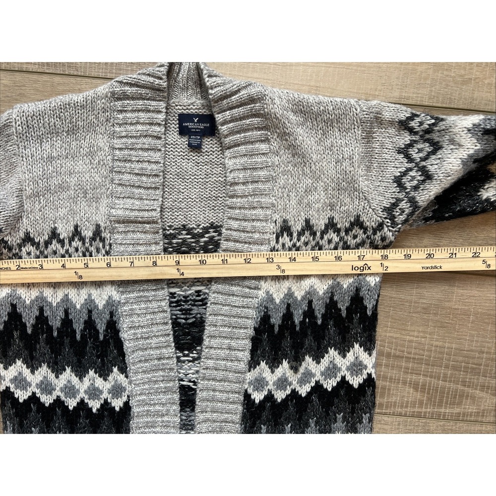 American Eagle Cardigan Gray Black‎ Silver Fair Isle Chevron Sweater Women XS - Picture 4 of 10